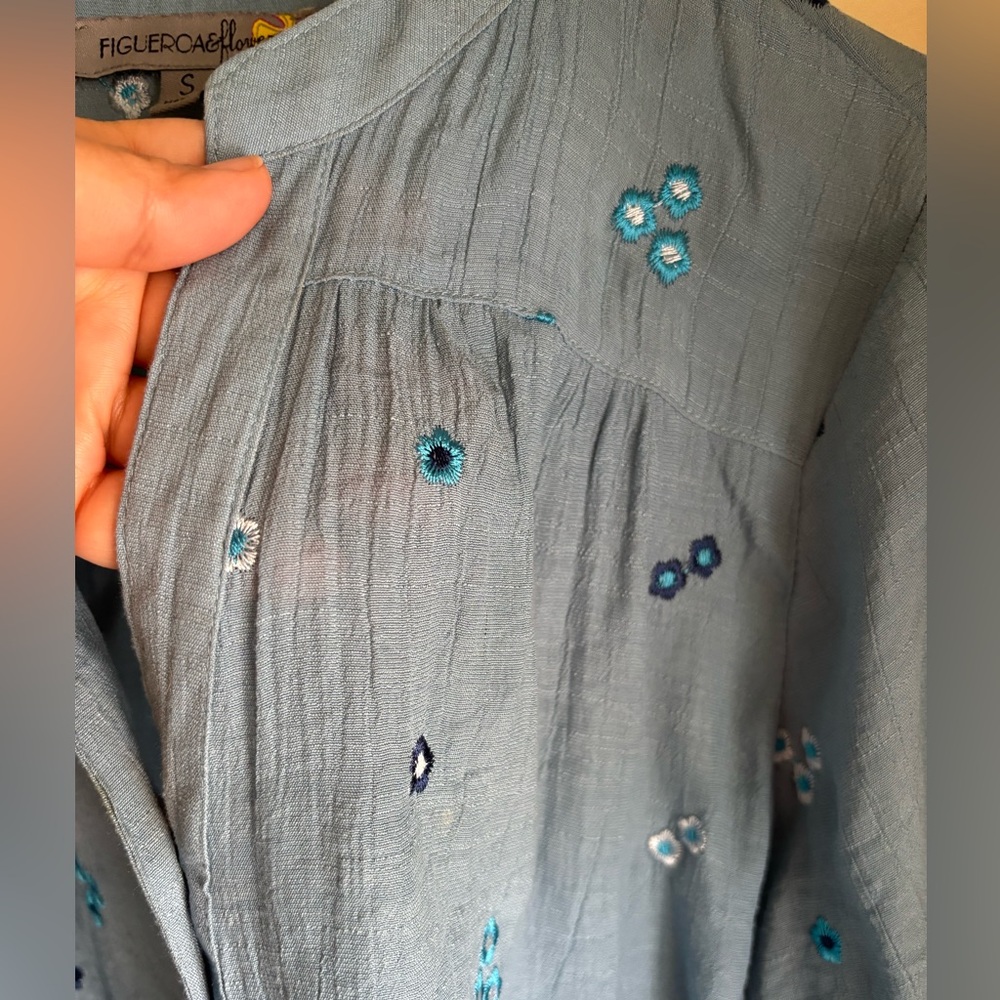 Figueroa & Flower Blue Floral Top for Women small size - Picture 11 of 13